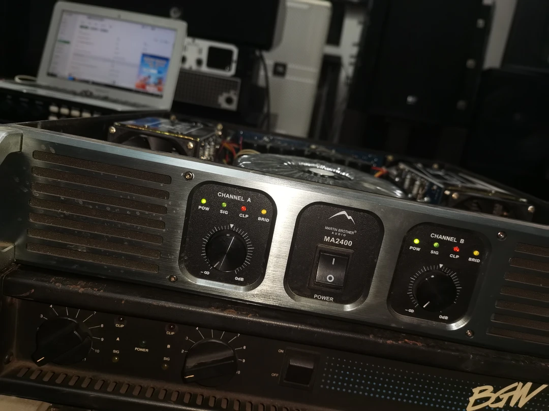 8新  二手设备玛田兄弟功放2400一台，不包邮