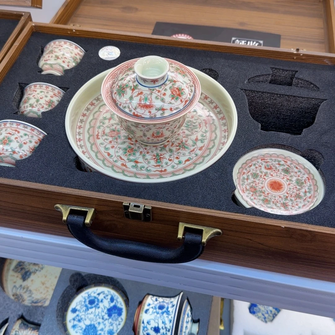 瓷片盖碗很精致很好看