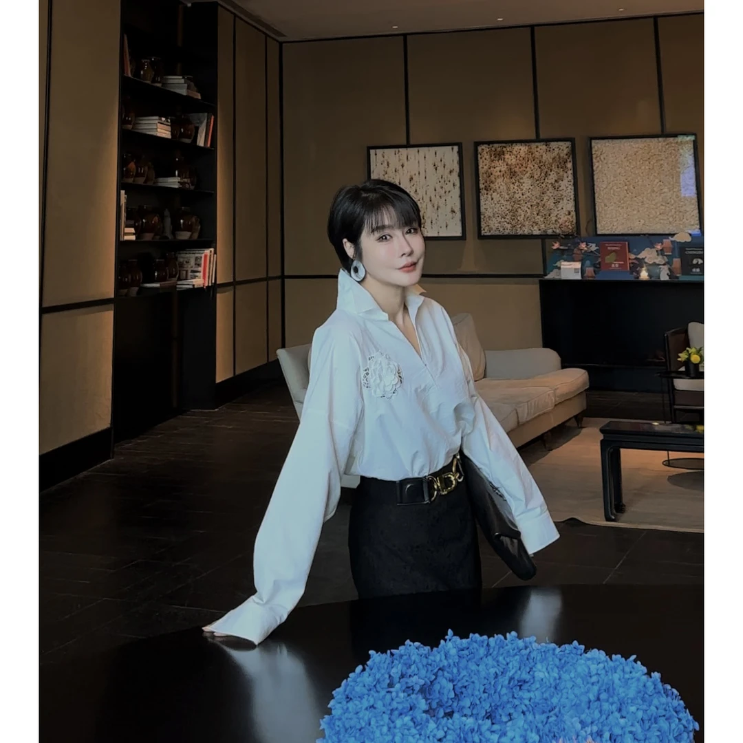 【雾里看花】原创设计感韵味刺绣缕空花朵秋季慵懒极简长袖宽松衬衫