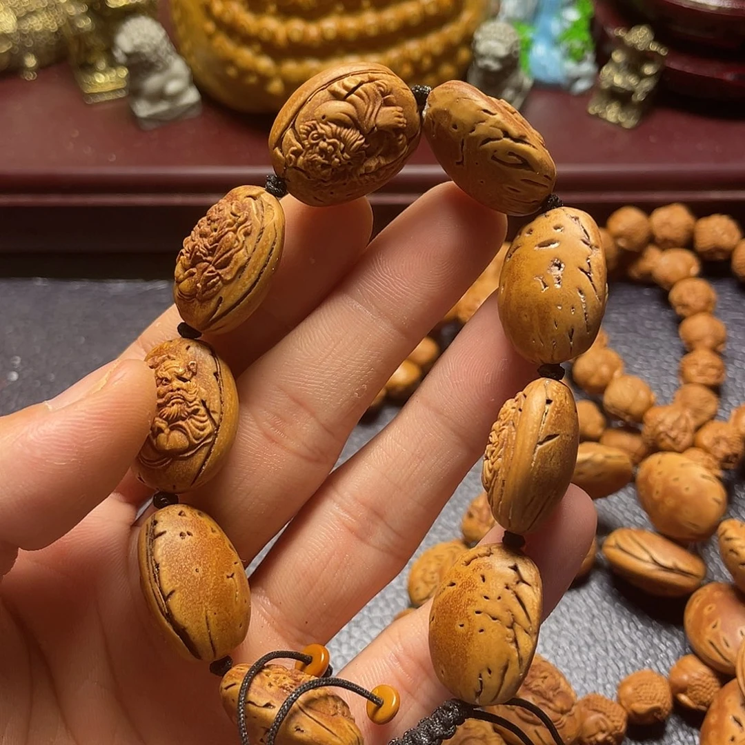 大桃核雕刻瑕疵钟馗