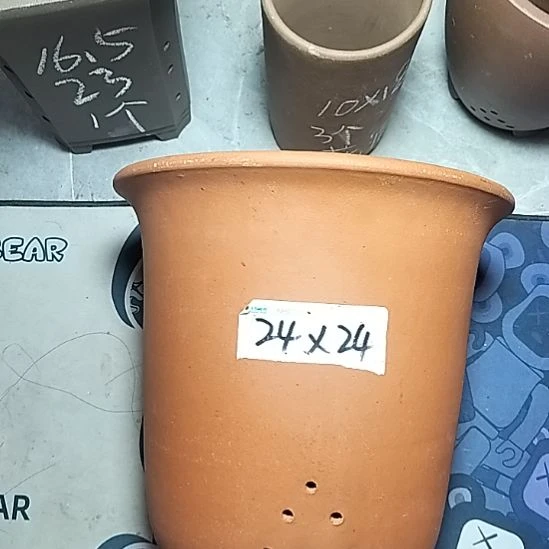 红泥特大金钟一个