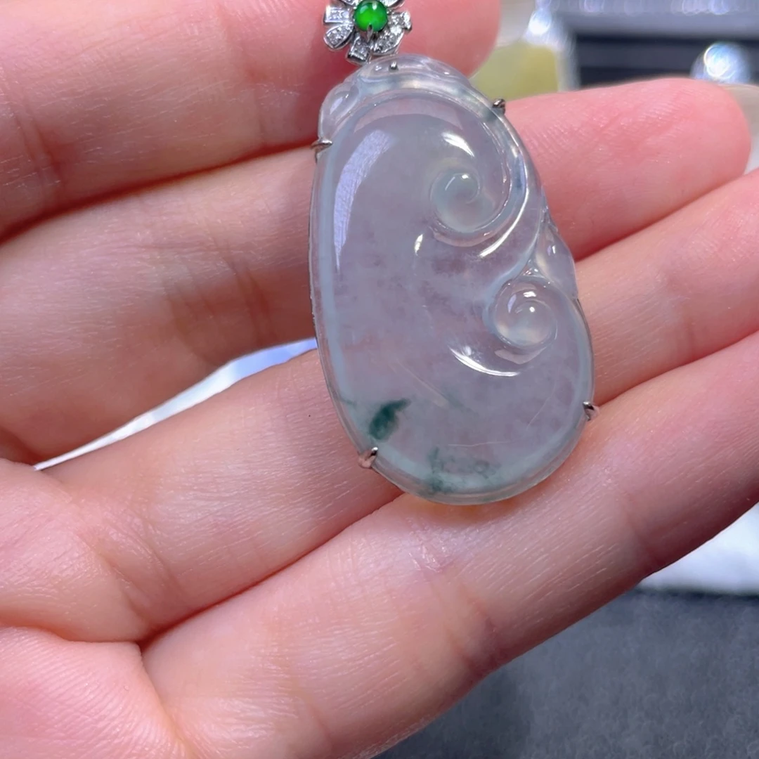 翡翠18K金镶嵌颈饰翡翠