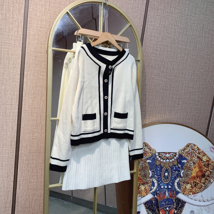 BS691孕妇杏色针织套装90-125