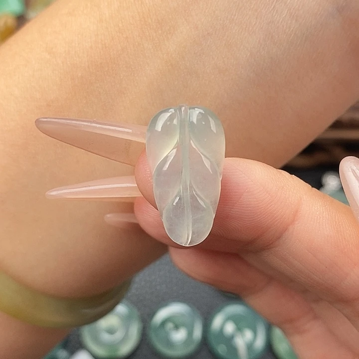 颈饰未镶嵌翡翠叶子