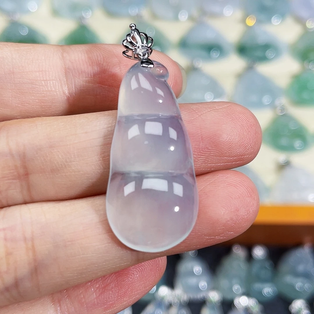 翡翠18K金镶嵌颈饰吊坠