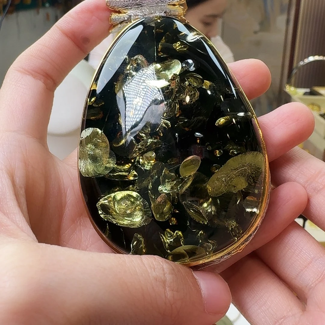 琥珀未镶嵌颈饰吊坠