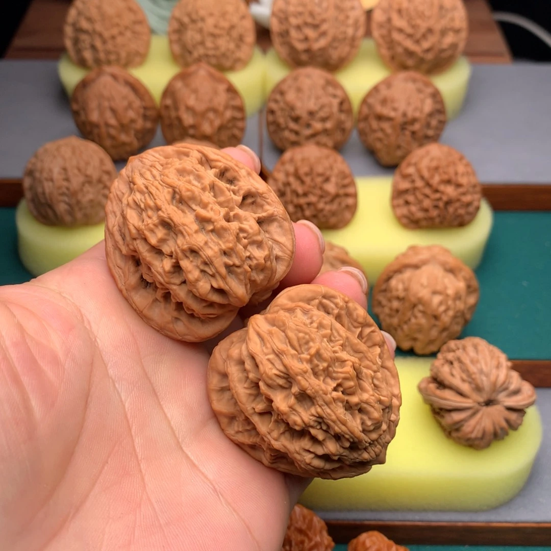 文玩核桃吊坠麦穗虎头42