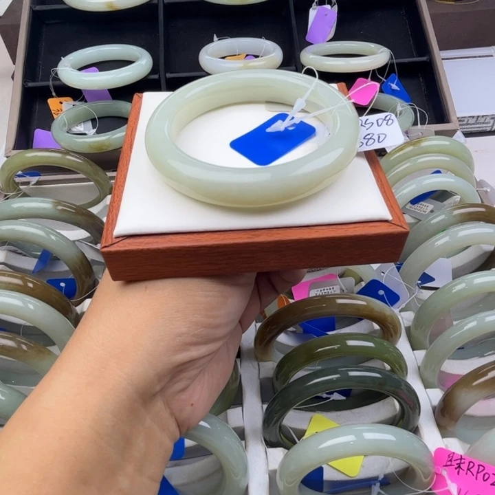 未镶嵌手镯和田玉七月