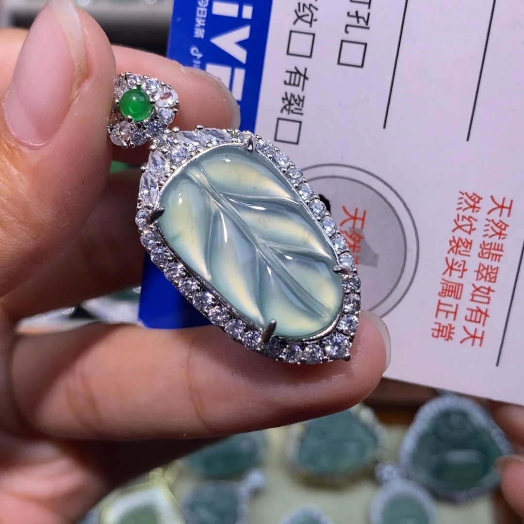 颈饰未镶嵌翡翠天然