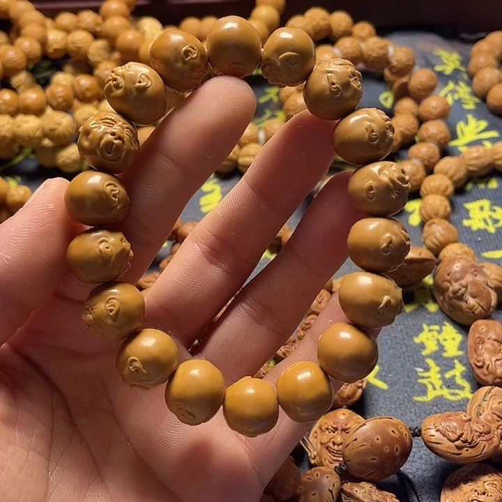 猴头核桃雕刻瑕疵怪脸罗汉