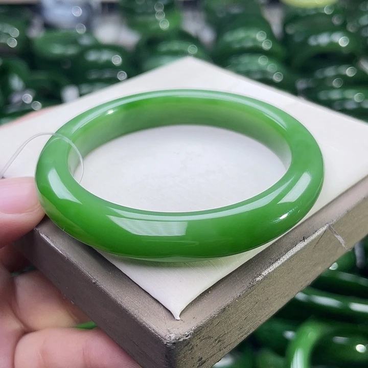 未镶嵌手镯和田玉（碧玉）