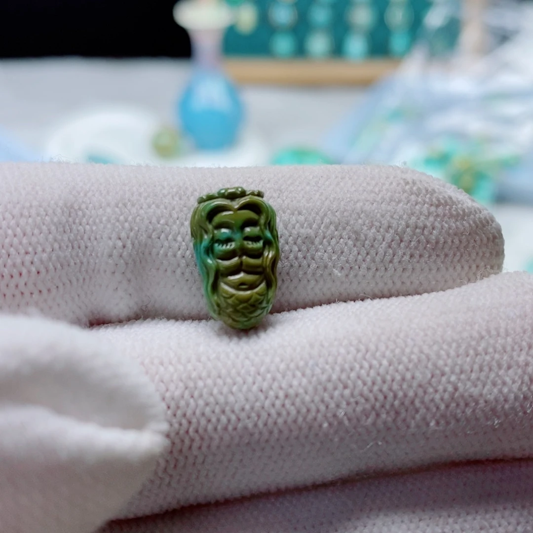 绿松石未镶嵌颈饰