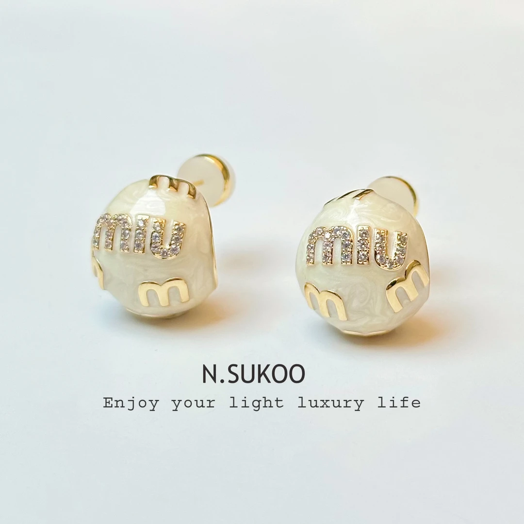 铜合金合成锆石耳饰 E0385 小奶豆时尚气质百搭字母耳环