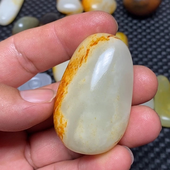 和田玉未镶嵌把件