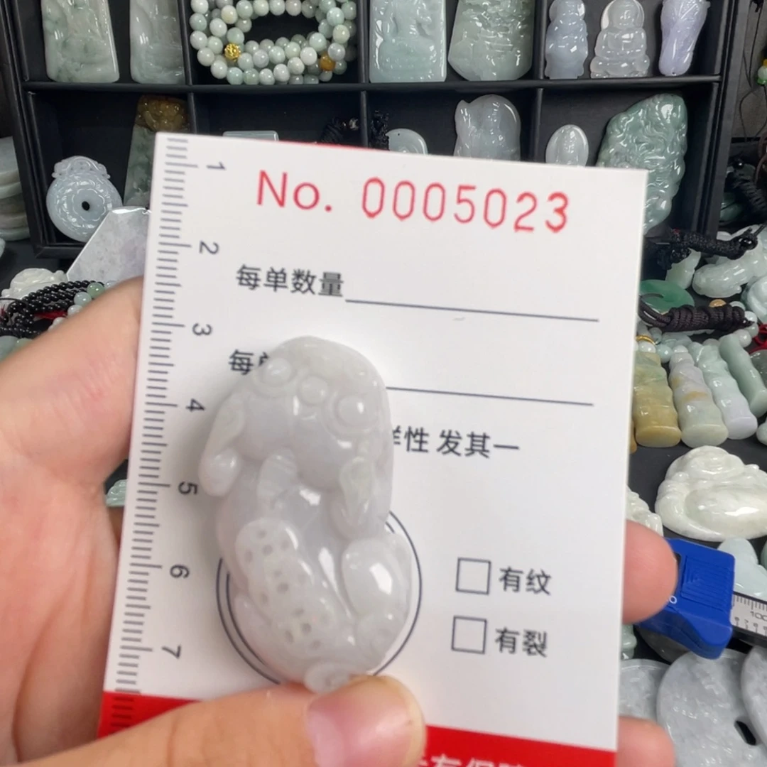 吊坠(不含链)未镶嵌翡翠瑕疵