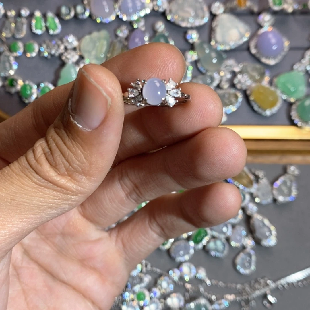 【闪购商品】翡翠颈饰未镶嵌莫***姐翡翠