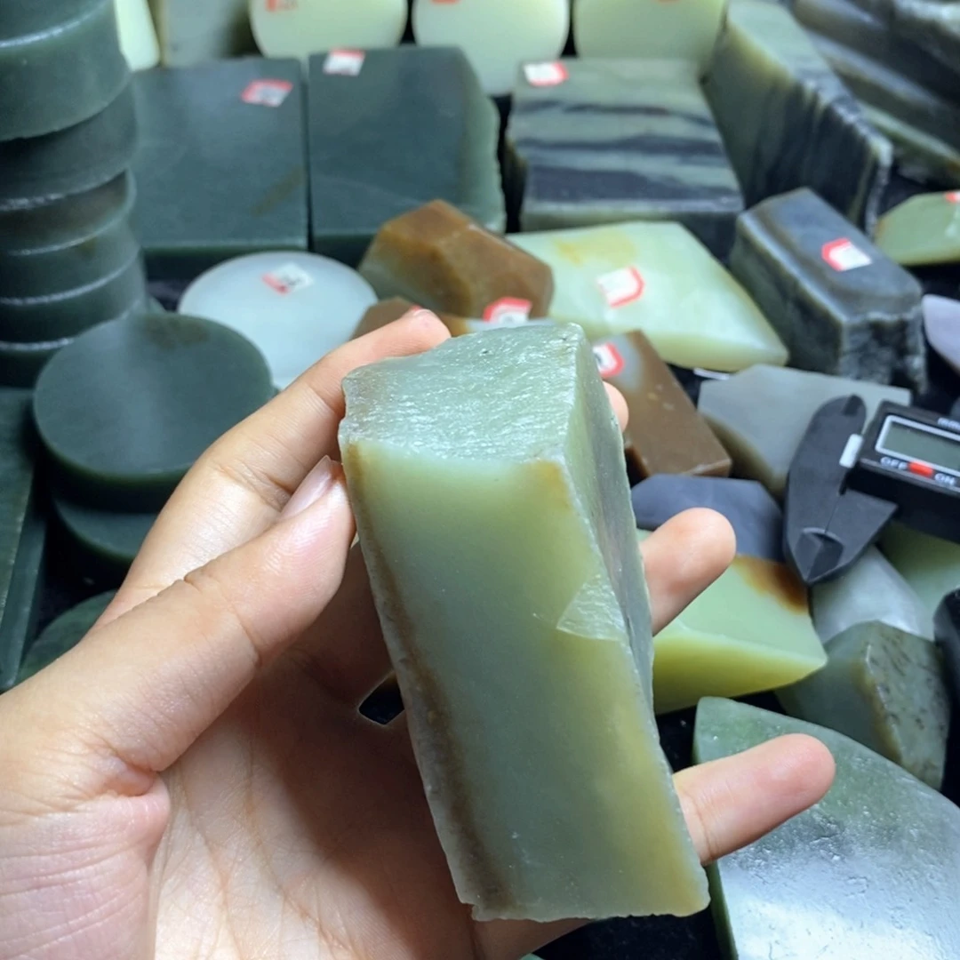 山***河和田玉未镶嵌挂件