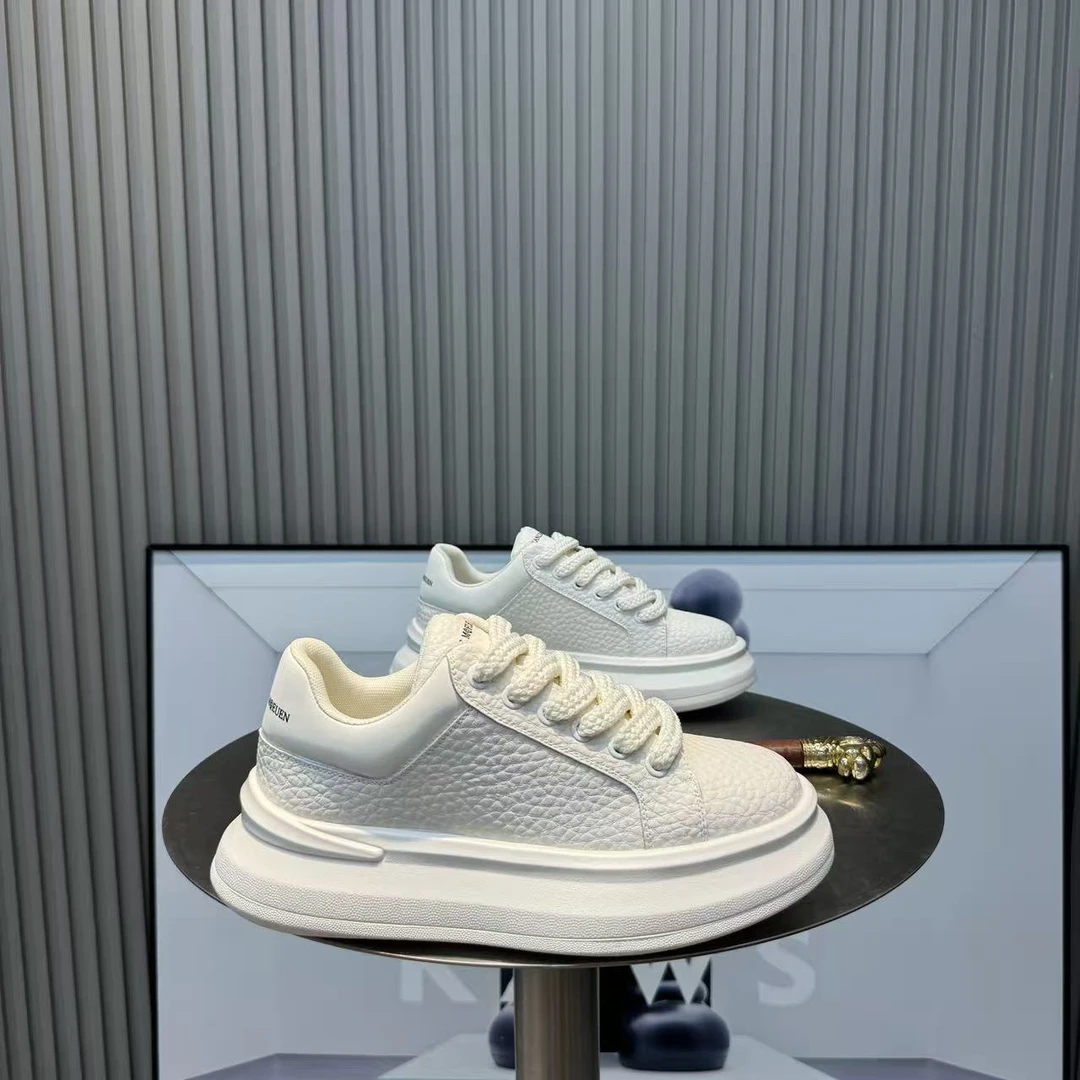 时尚休闲鞋四季通用增高胶粘休闲风系带厚底男士潮流