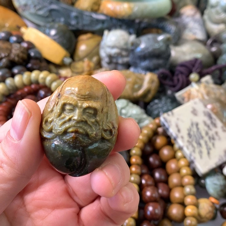 未镶嵌岫岩河磨玉（透闪石质玉）挂件