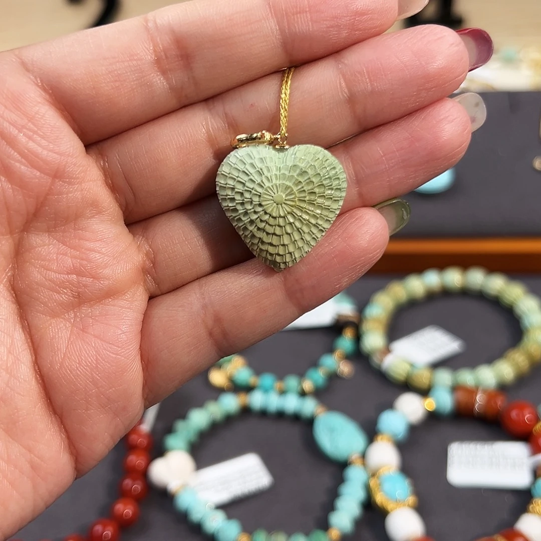 绿松石18K金镶嵌吊坠(不含链)格桑花爱心吊坠