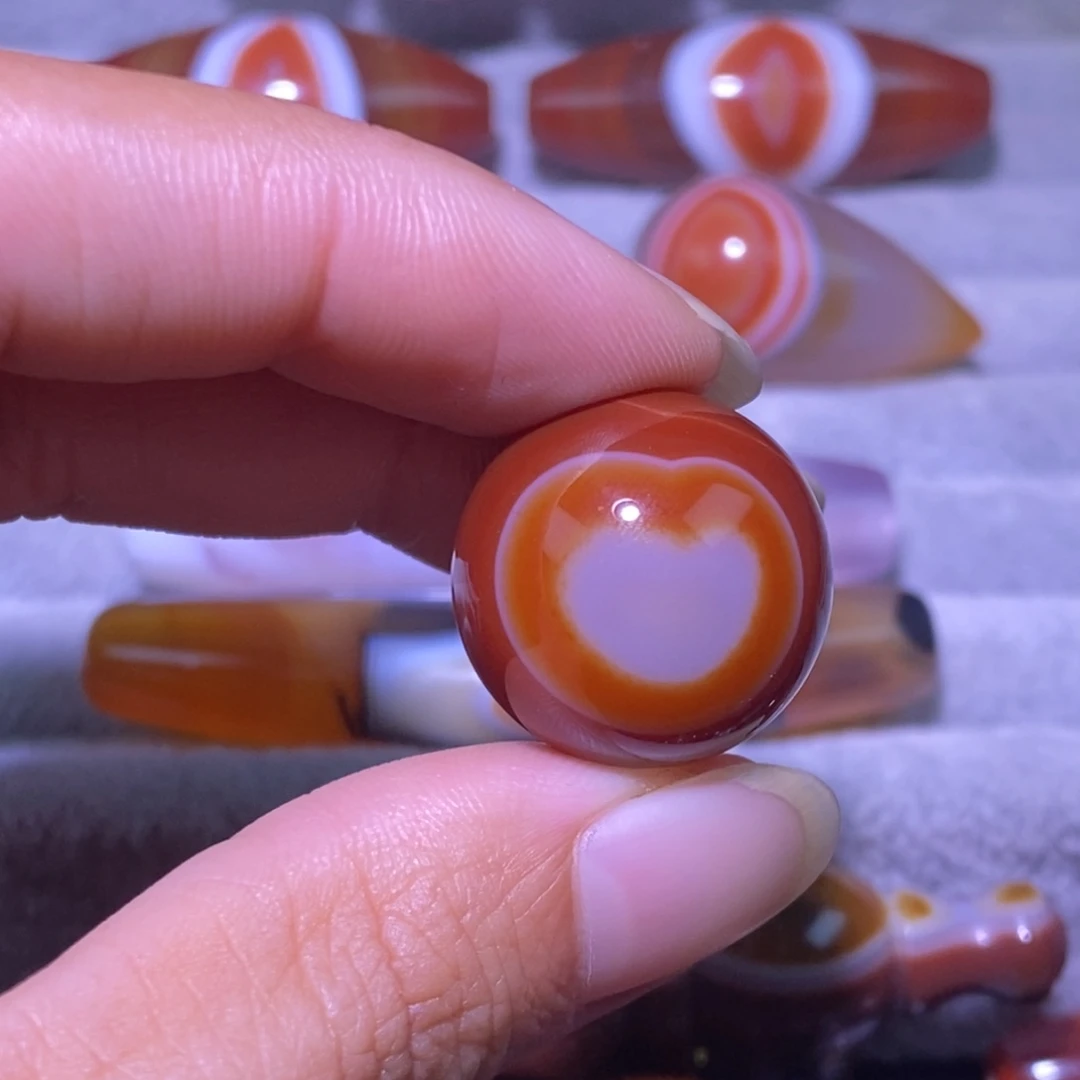 欢***恒未镶嵌颈饰玛瑙/玉髓