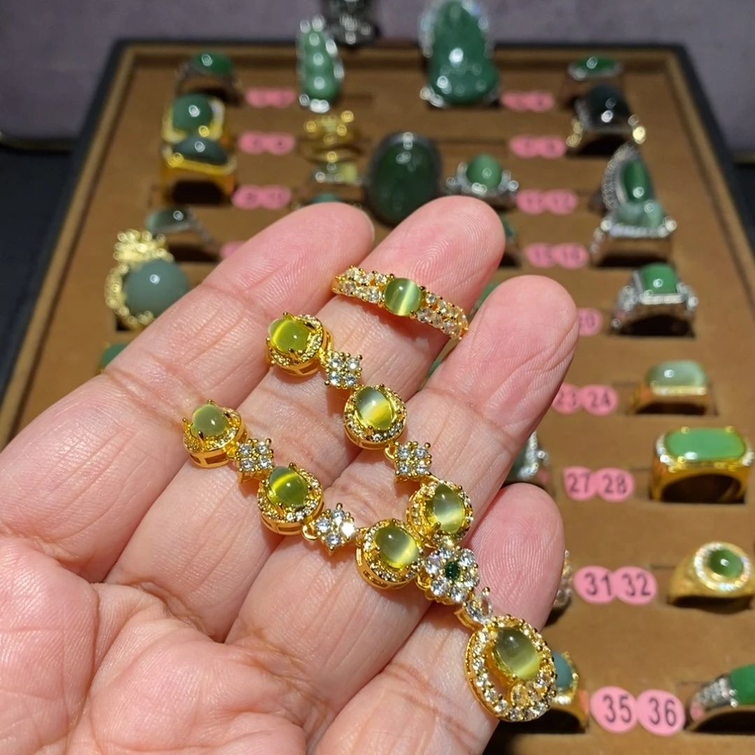 秋***叶和田玉（碧玉）未镶嵌颈饰