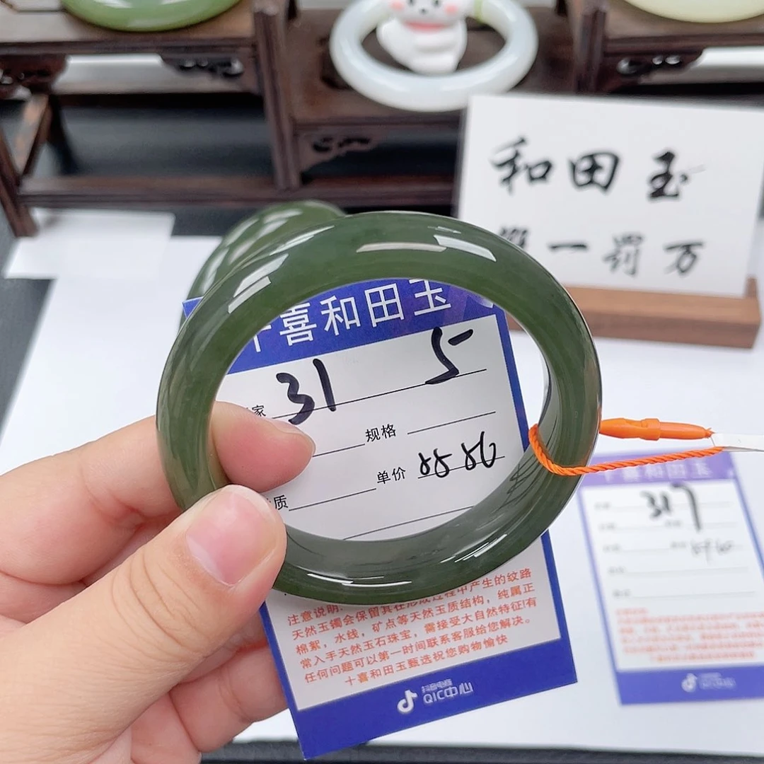 和田玉手镯未镶嵌