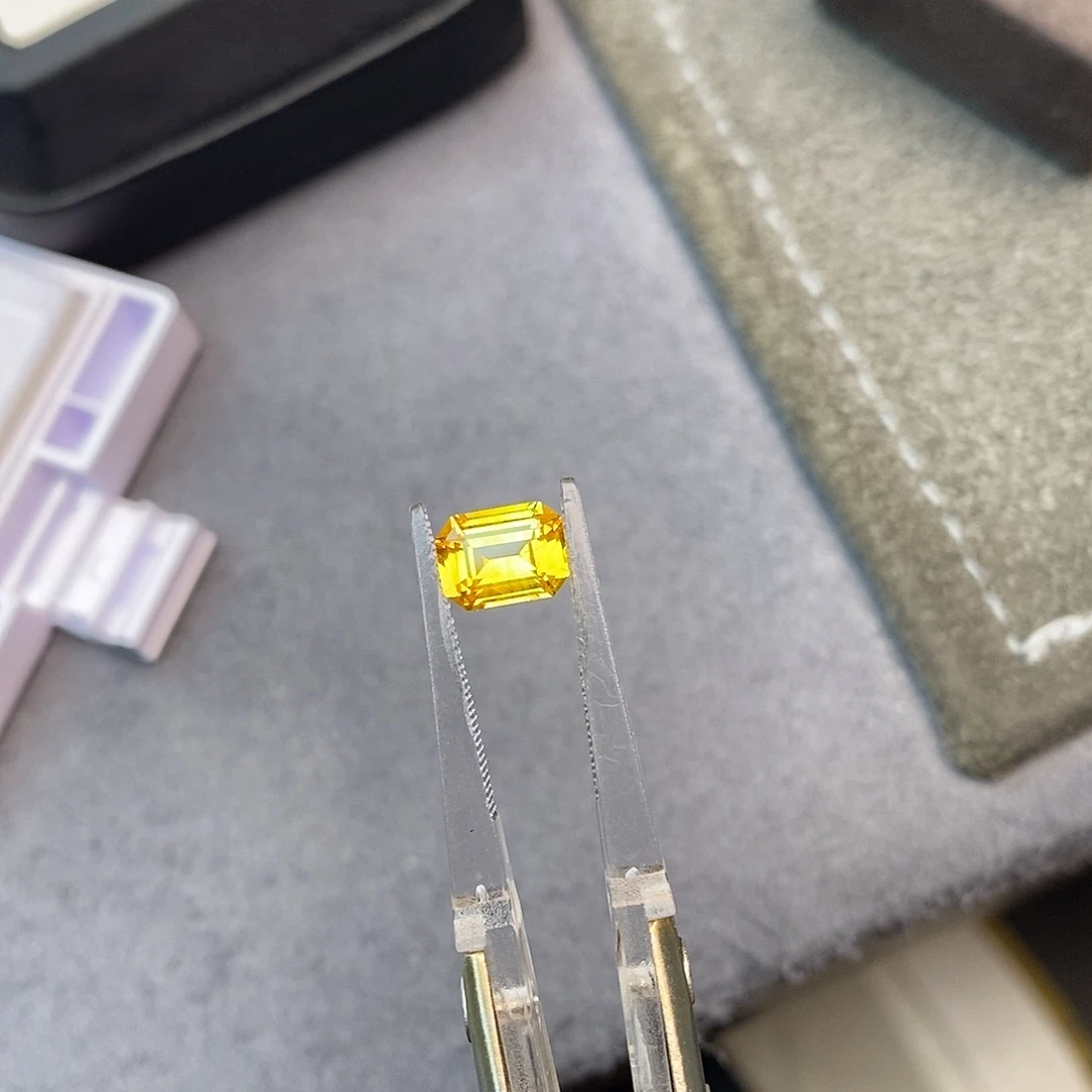 彩色蓝宝石裸石1.6ct 金丝雀