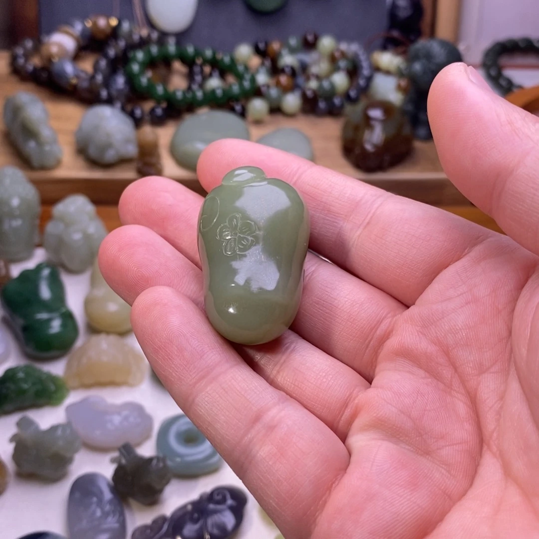 颈饰未镶嵌和田玉