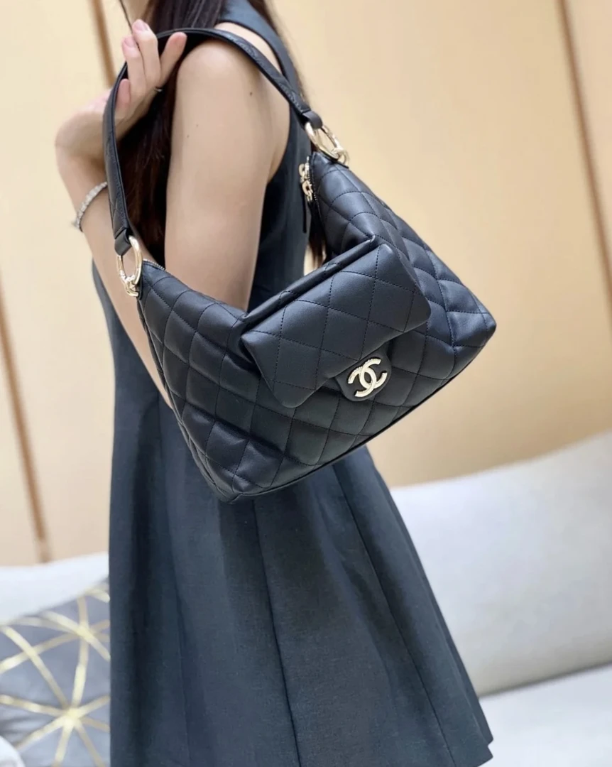 95新 Chanel/香奈儿 5767 黑金23b嬉皮hobo单肩包小号芯片款