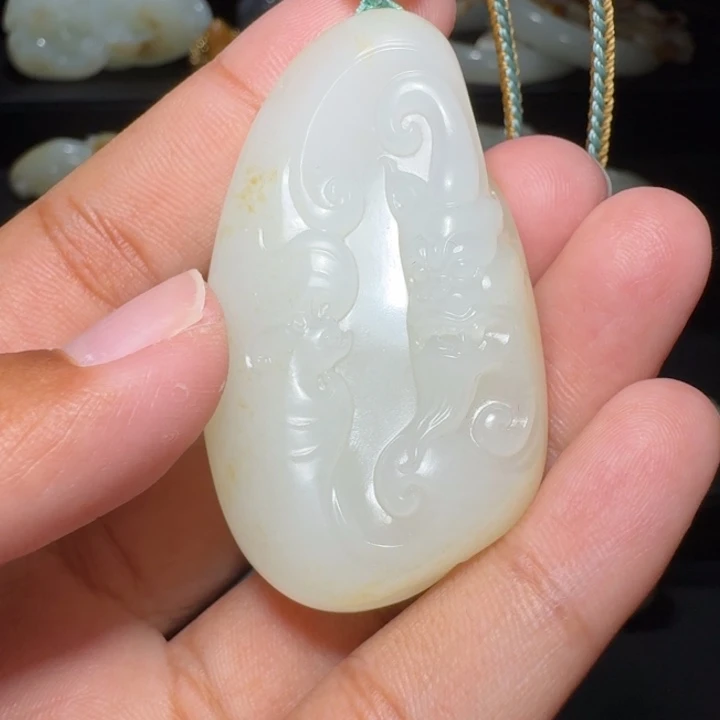 沉***金和田玉未镶嵌颈饰