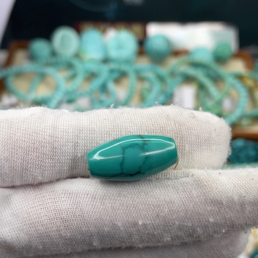 绿松石未镶嵌颈饰