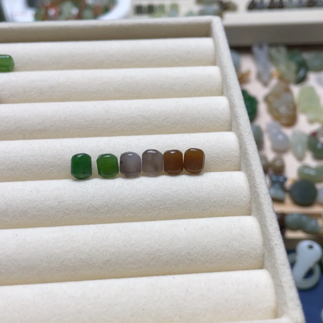 虞***）和田玉未镶嵌颈饰6颗