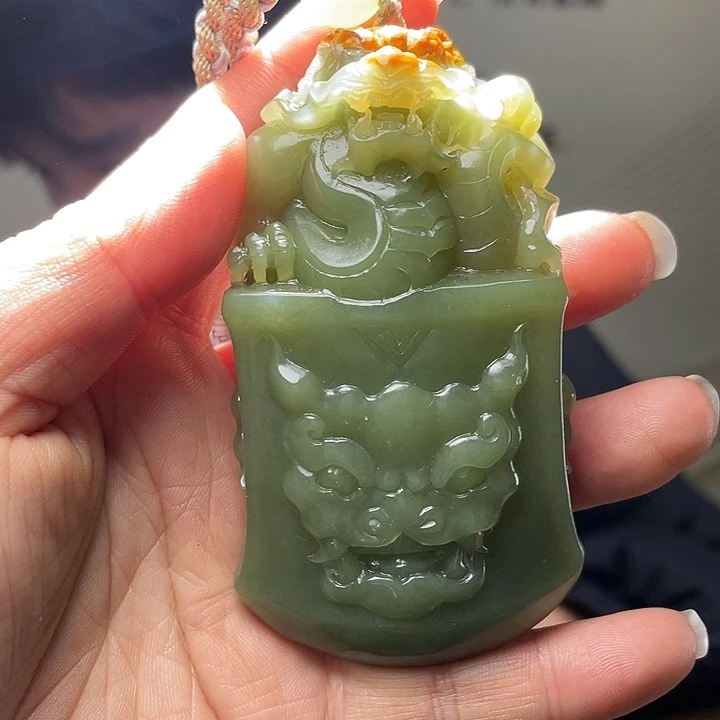 和田玉未镶嵌把件