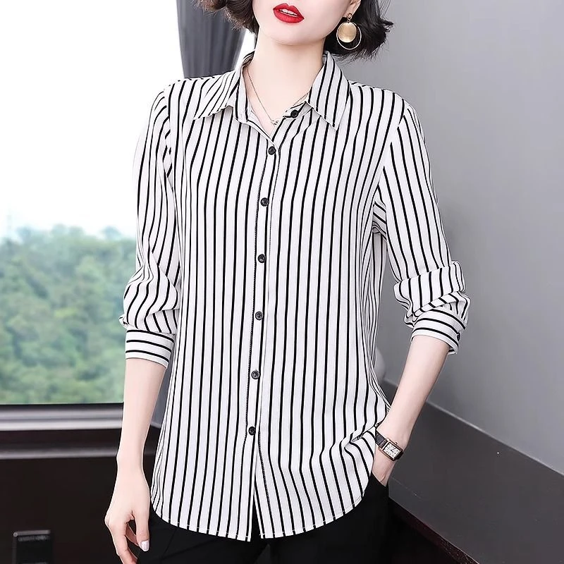 王小鸭2025年秋季新款长袖衬衫休闲时尚中年妈妈洋气条纹衬衫外套