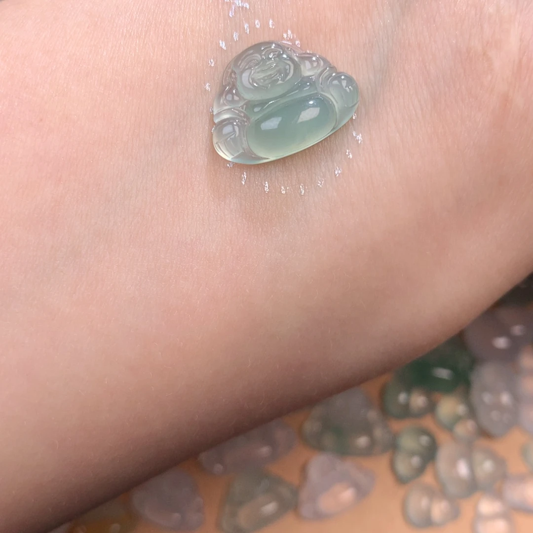 定制翡翠未镶嵌坐佛