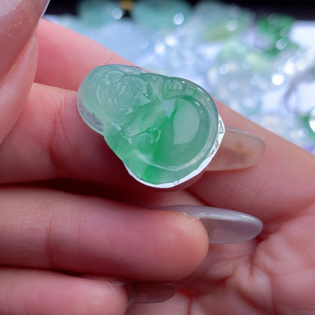 翡翠未镶嵌颈饰缅甸