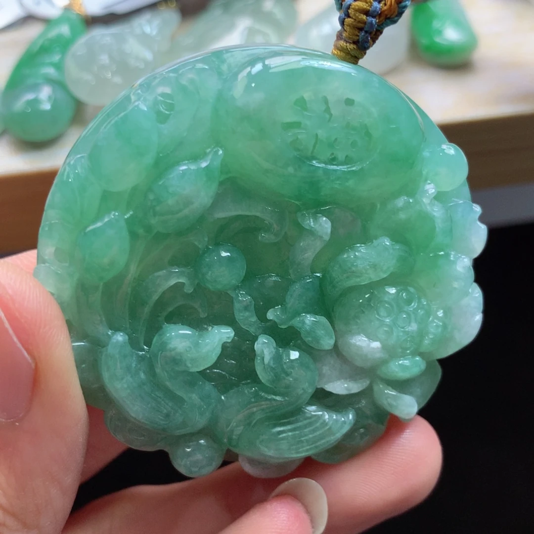 翡翠未镶嵌颈饰吊坠