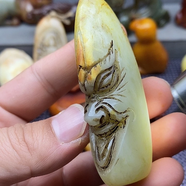 未镶嵌蛇纹石玉颈饰