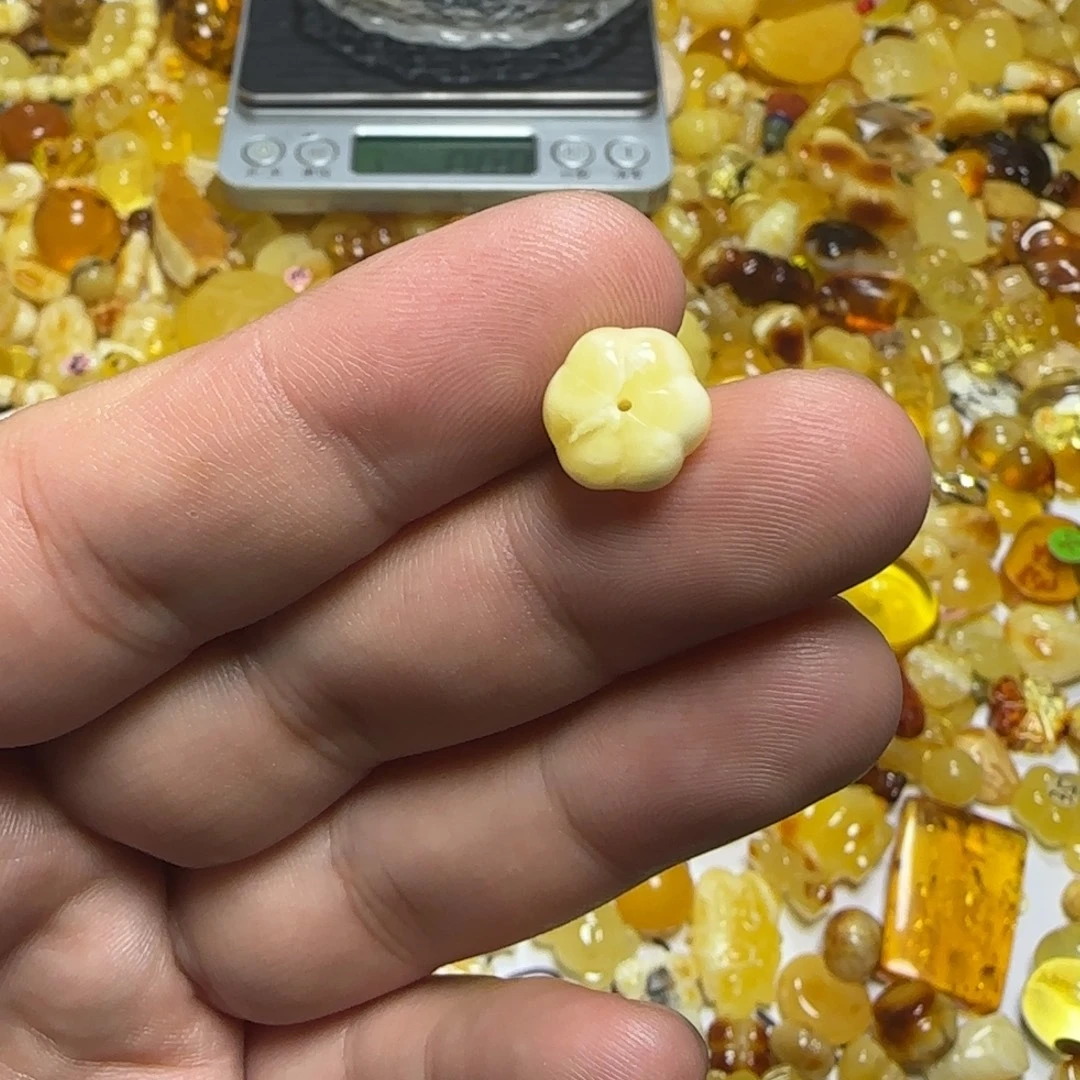 琥珀未镶嵌裸石0.5克