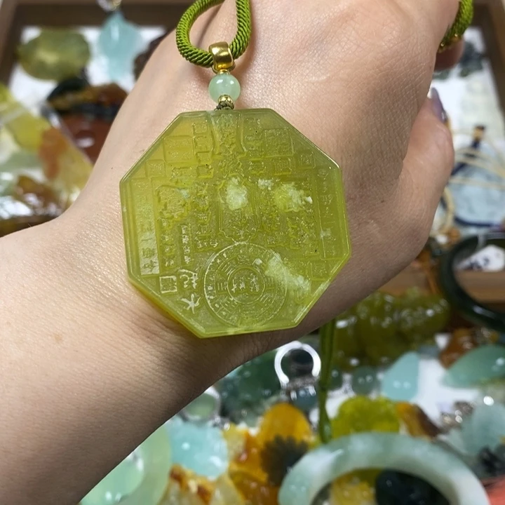 蛇纹石玉未镶嵌吊坠