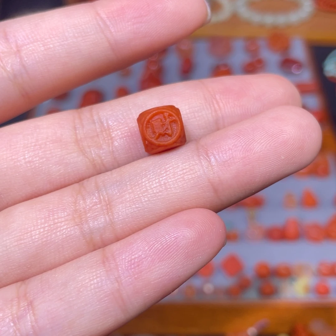 未镶嵌招财进宝六方珠卡8南红玛瑙