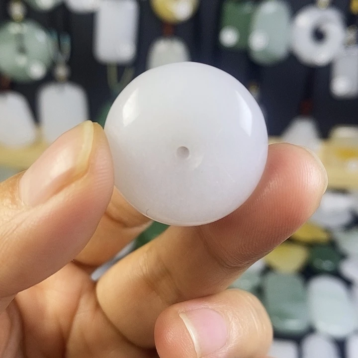 石英质玉（金丝玉）未镶嵌颈饰