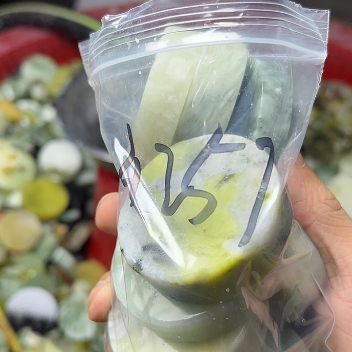 吾***子蛇纹石玉未镶嵌鱼缸石，盆景石