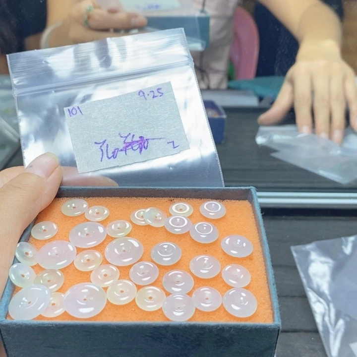 缘***此定制翡翠未镶嵌不退