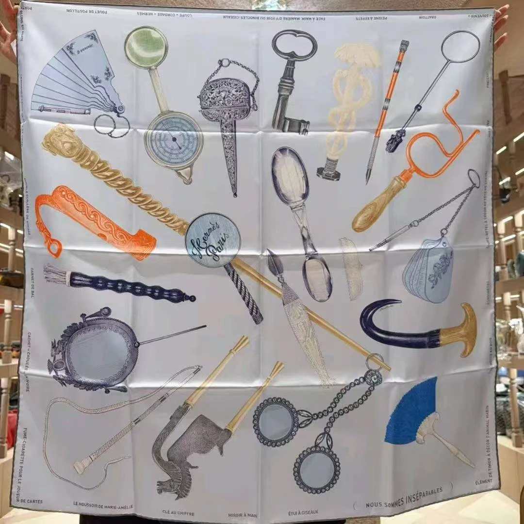 未使用 Hermes/爱马仕 形影相随”丝巾尺寸： 90*90cm蓝色