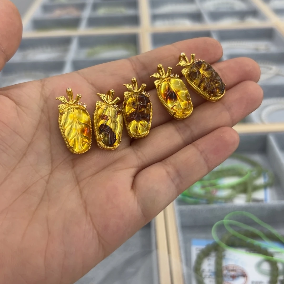 未镶嵌颈饰琥珀（花珀）一夜暴富