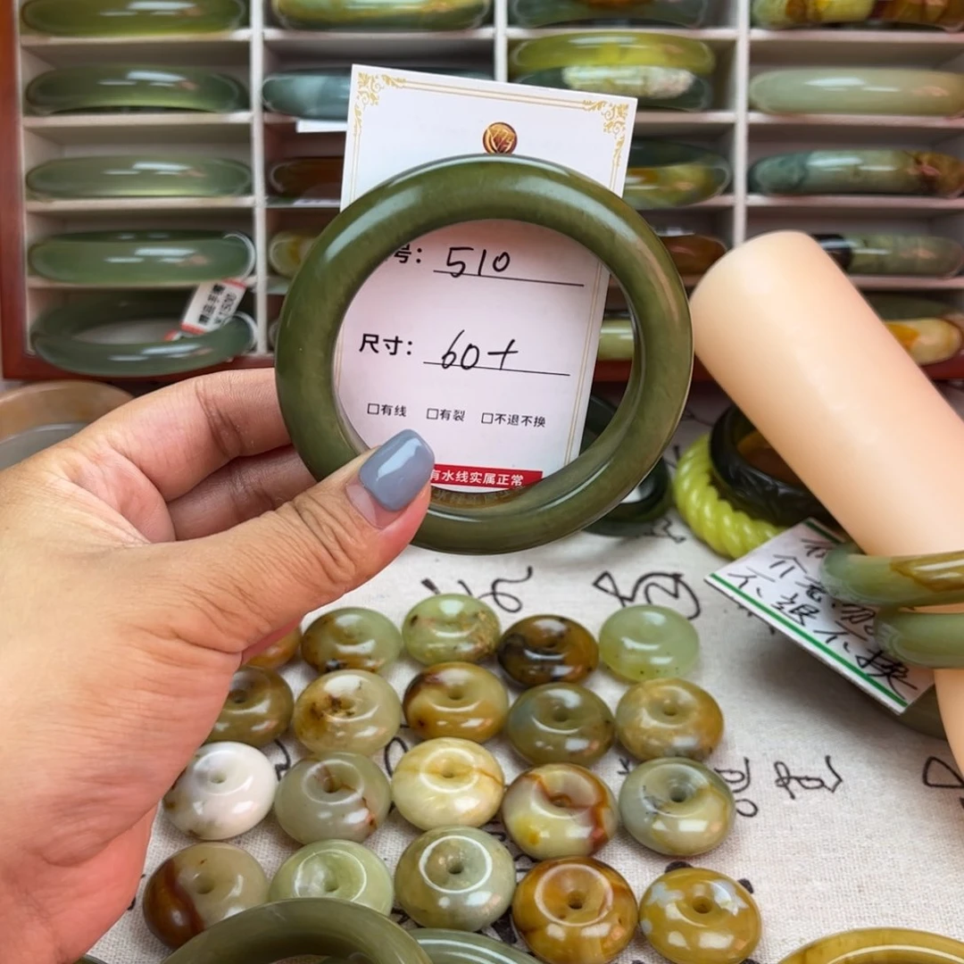 蛇纹石玉手镯未镶嵌蕾****）