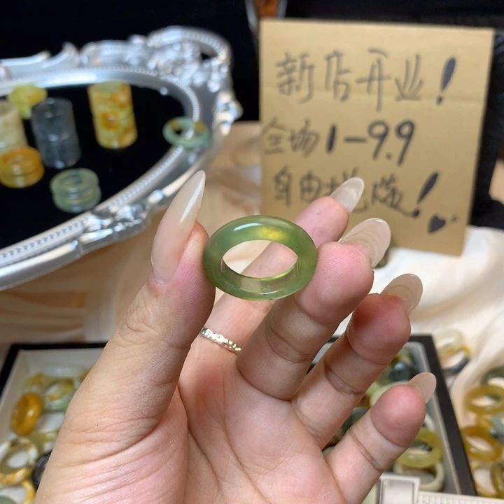 梁***洒合金蛇纹石玉戒指