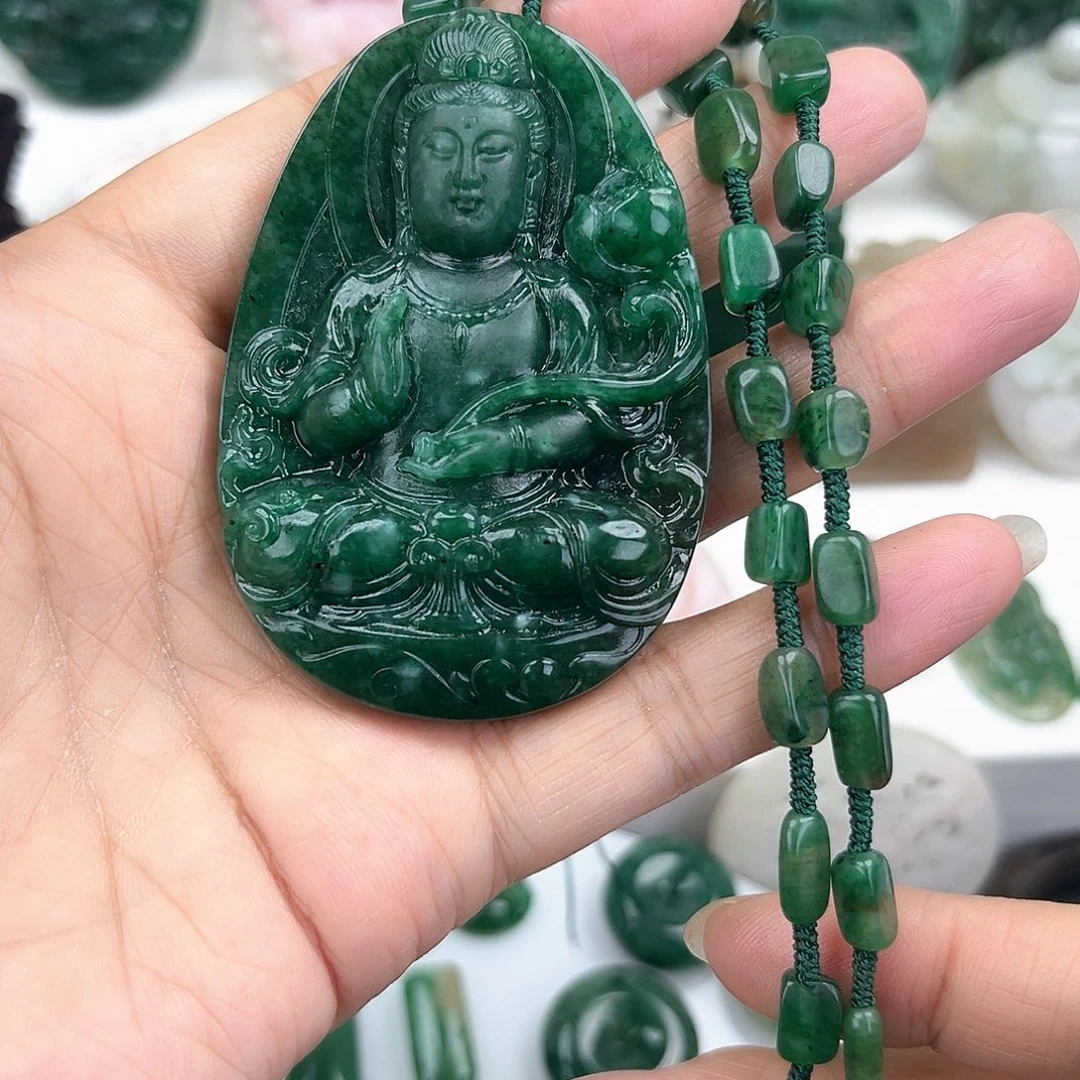果***兜未镶嵌独山玉颈饰